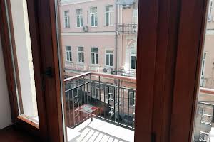 комерційна за адресою Паторжинського вул., 4