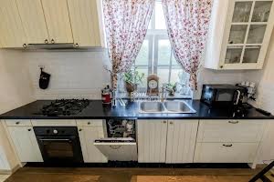 будинок за адресою Квітневий провулок, 1