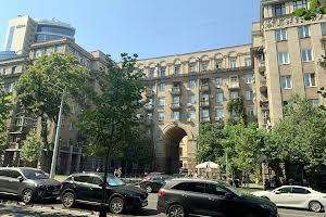 комерційна за адресою Пирогова вул., 2