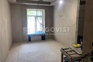 комерційна за адресою Пирогова вул., 2