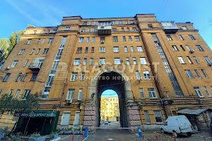 комерційна за адресою Пирогова вул., 2