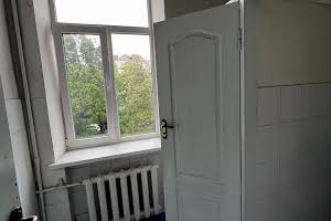 комерційна за адресою Визволення вул., 2