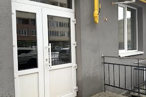 комерційна за адресою Угорська вул., 14и