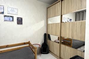 квартира за адресою Домбровського вул., 75