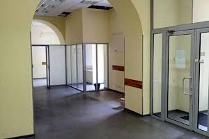 комерційна за адресою Дерибасівська вул., 9