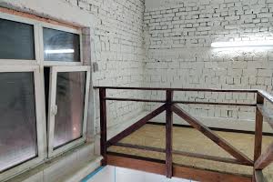 комерційна за адресою Українських Декабристів, 45А