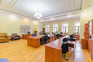 комерційна за адресою Липська вул., 10