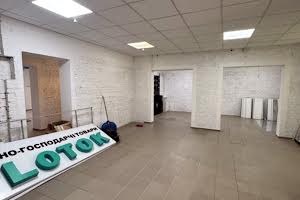 комерційна за адресою Петрівська, 1