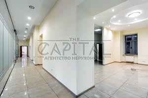 комерційна за адресою Володимирська вул., 4