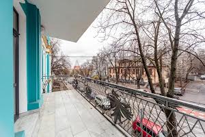 комерційна за адресою Володимирська вул., 4