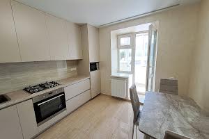 квартира за адресою Степана Бандери просп., 83-А