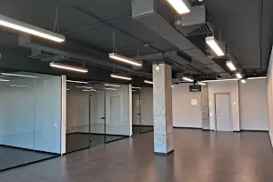 комерційна за адресою В'ячеслава Липинського вул., 4