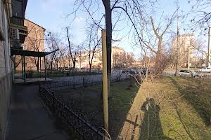 комерційна за адресою Празька вул., 32