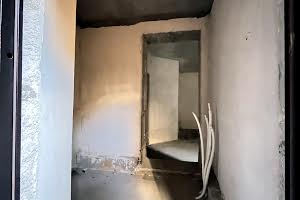 комерційна за адресою Молодіжна вул., 11