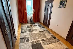 будинок за адресою коновальця, 4
