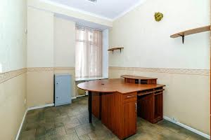 комерційна за адресою Саксаганського вул., 125