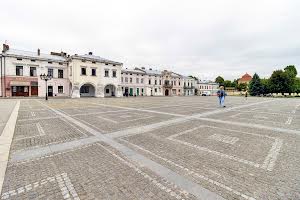 комерційна за адресою Вічева пл., 8