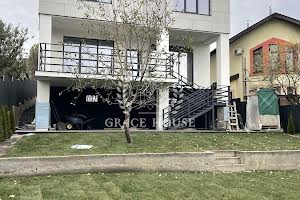 будинок за адресою Листопадна вул.