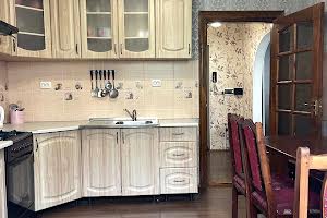квартира за адресою Тролейбусна вул., 15