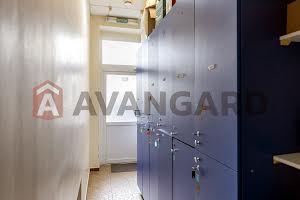 комерційна за адресою Миколи Амосова вул., 4