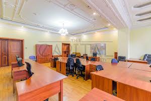 комерційна за адресою Липська вул., 10