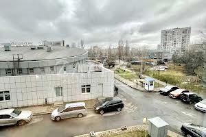 комерційна за адресою Дніпровська набережна вул., 1-А