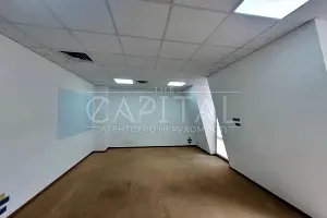 комерційна за адресою Володимирська вул., 38