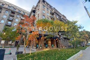 комерційна за адресою Пирогова вул., 2