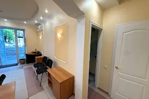 комерційна за адресою Леонтовича вул. (Бєлінського), 4