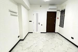комерційна за адресою Літературна вул., 8
