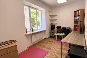 комерційна за адресою Переяславська вул., 19