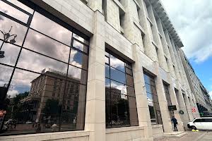 коммерческая по адресу майдан Незалежності пл., 2