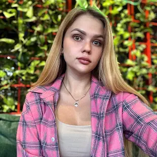 Легостаєва Олена