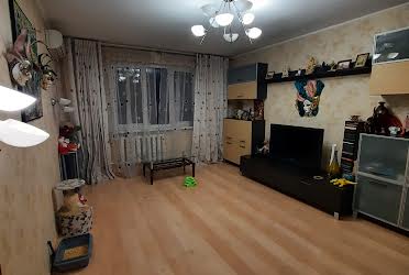 1826868231370136