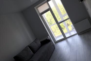 1764435950196175