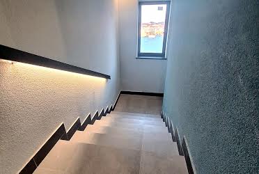 1827013048330271