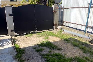 1833067618442285