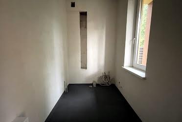 1743242728758306