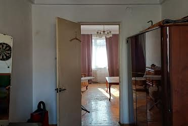 1826493727661309