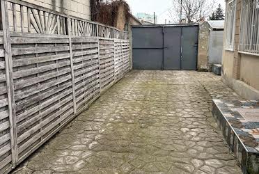1835343397574327