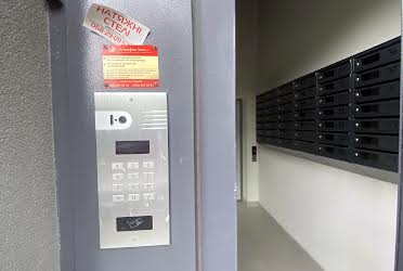 1831619073994329