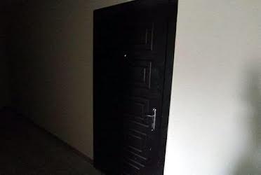 1835347505050331