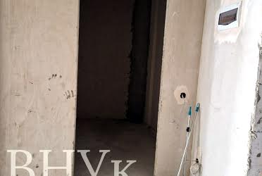 1835845374072337
