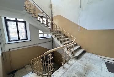 1834529811227352