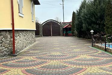 1834552923534039