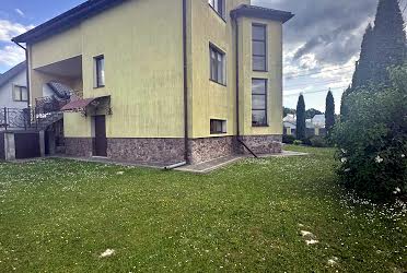 1826375853378391