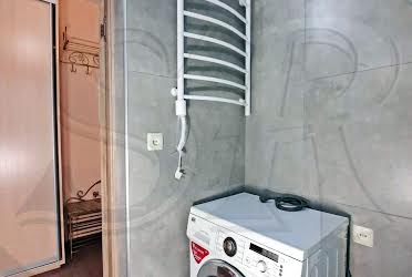 1836830437973402