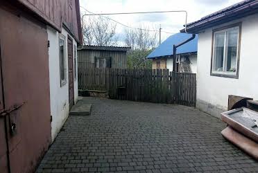 1832481135668417