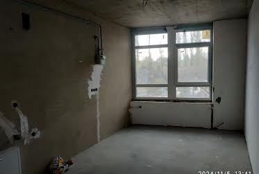 1825242445498437