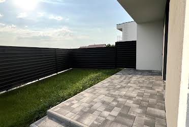 1837106168392047